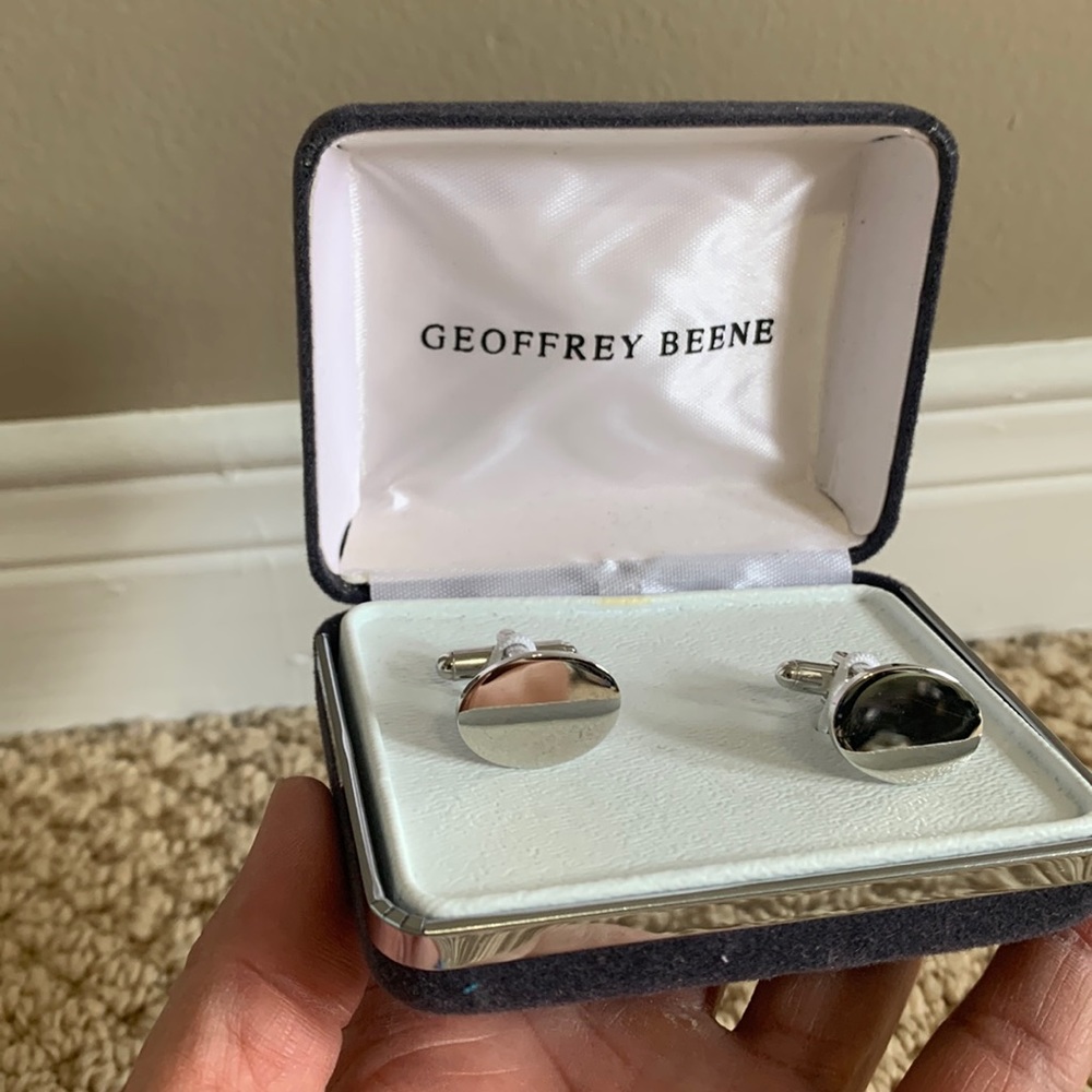 Geoffrey Beene silver tone cufflinks in original box